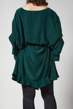 画像をギャラリービューアに読み込む, Darkgreen silk blouse
