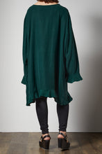 画像をギャラリービューアに読み込む, Darkgreen silk blouse

