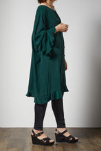 画像をギャラリービューアに読み込む, Darkgreen silk blouse
