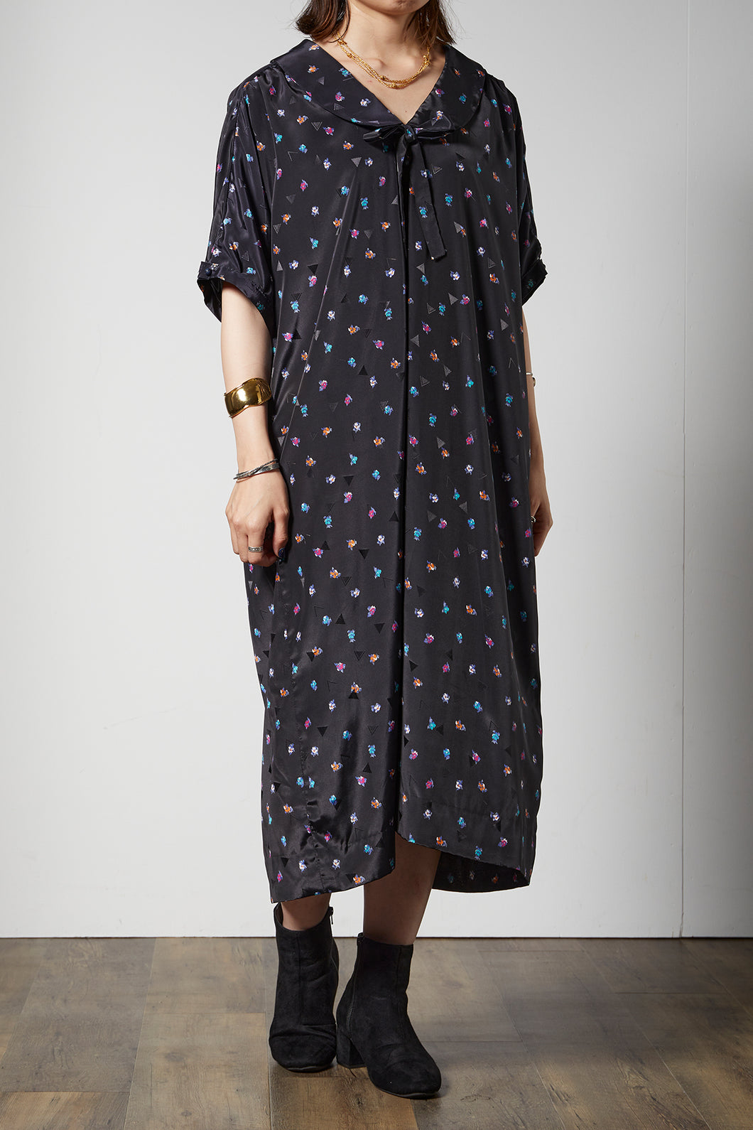 Flower × triangle dress