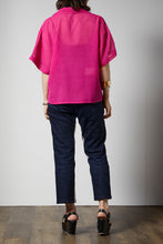 画像をギャラリービューアに読み込む, Pink short sleeve shirt

