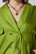 画像をギャラリービューアに読み込む, Satin green jacket
