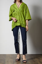 画像をギャラリービューアに読み込む, Satin green jacket

